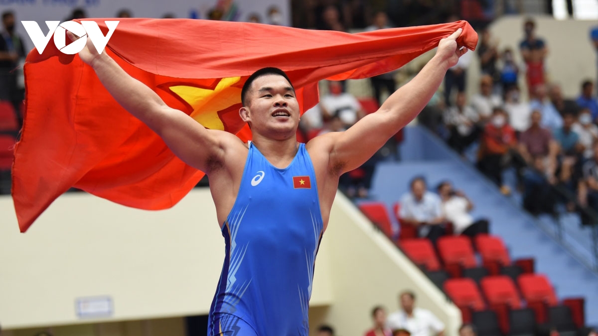 Wrestling team brings home 17 golds at SEA Games 31